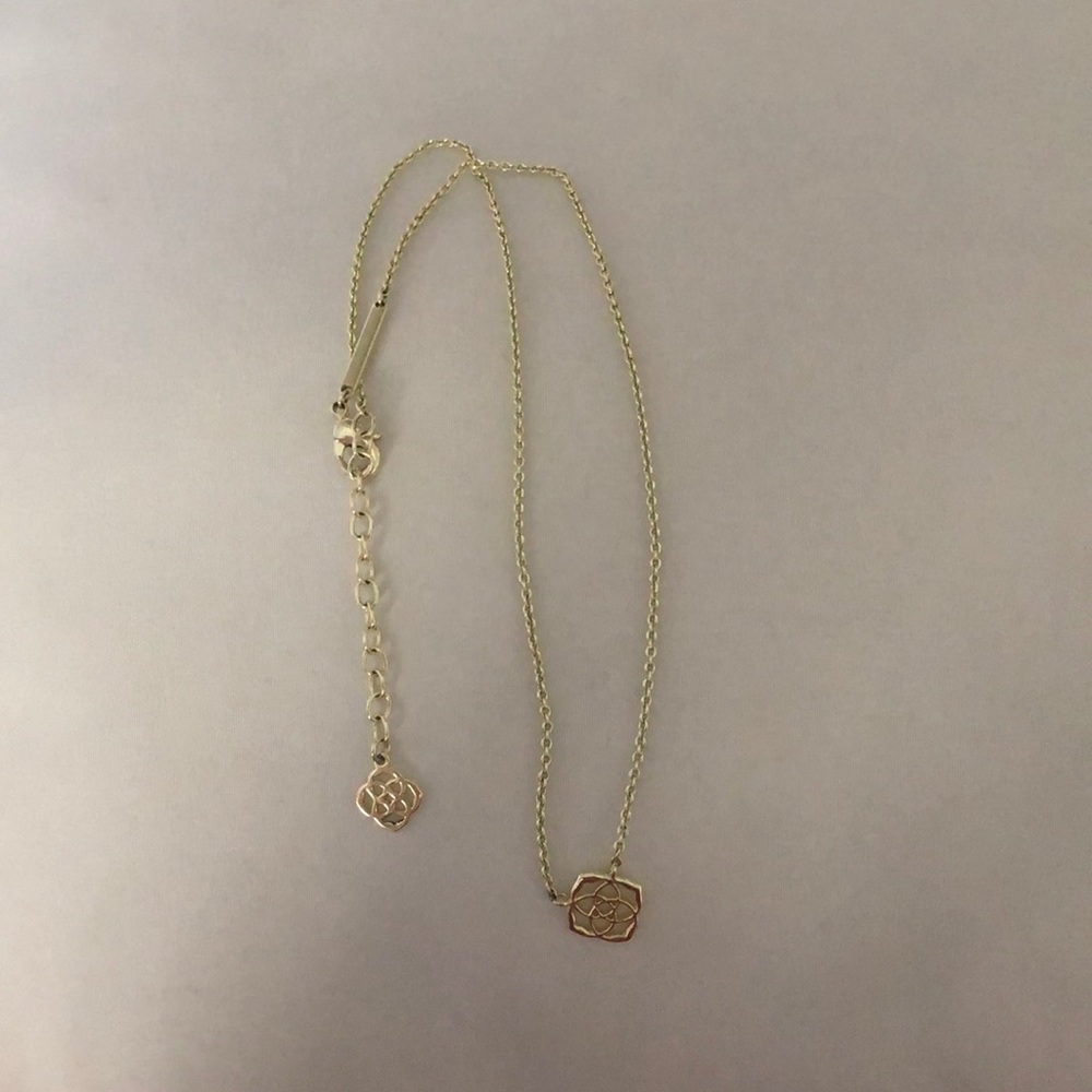 Kendra Scott necklace